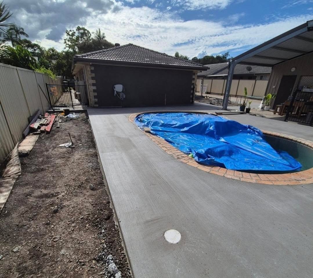 Plain concrete pool surround Gold Coast